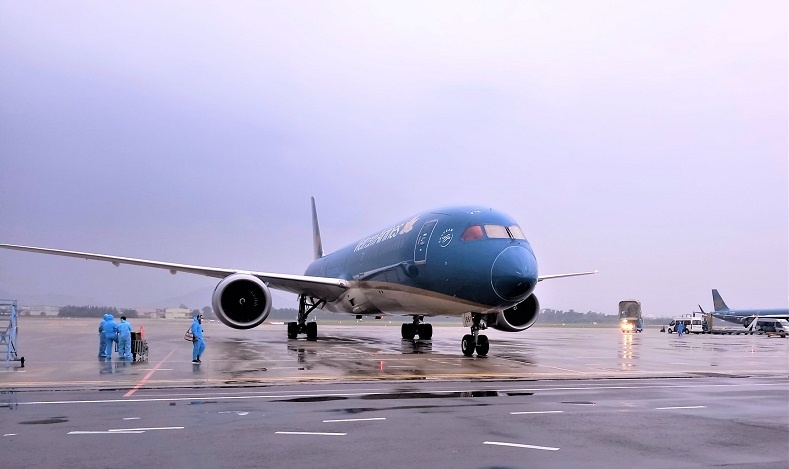 Omicron to not impact Vietnam's roadmap to re-open international commercial flights