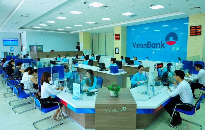 Fitch downgrades outlook on Vietcombank, VietinBank, ACB, MB, and ANZ