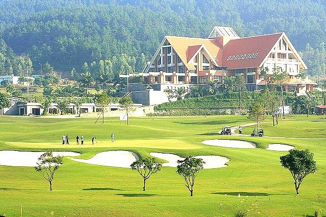 tam dao golf resort fined for social distancing violation