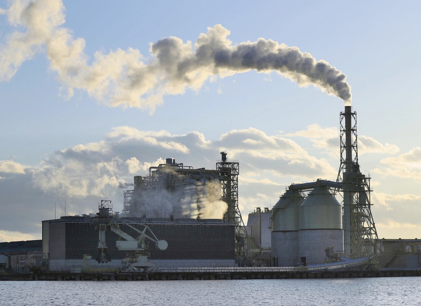 japanese giant sumitomo mitsui financial group halts lending to new coal fired power plants