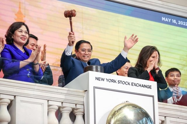 PM Pham Minh Chinh visited New York Stock Exchange