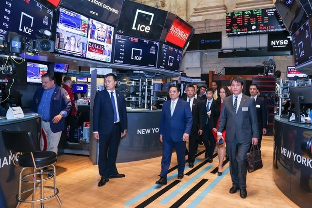 PM Pham Minh Chinh visited New York Stock Exchange