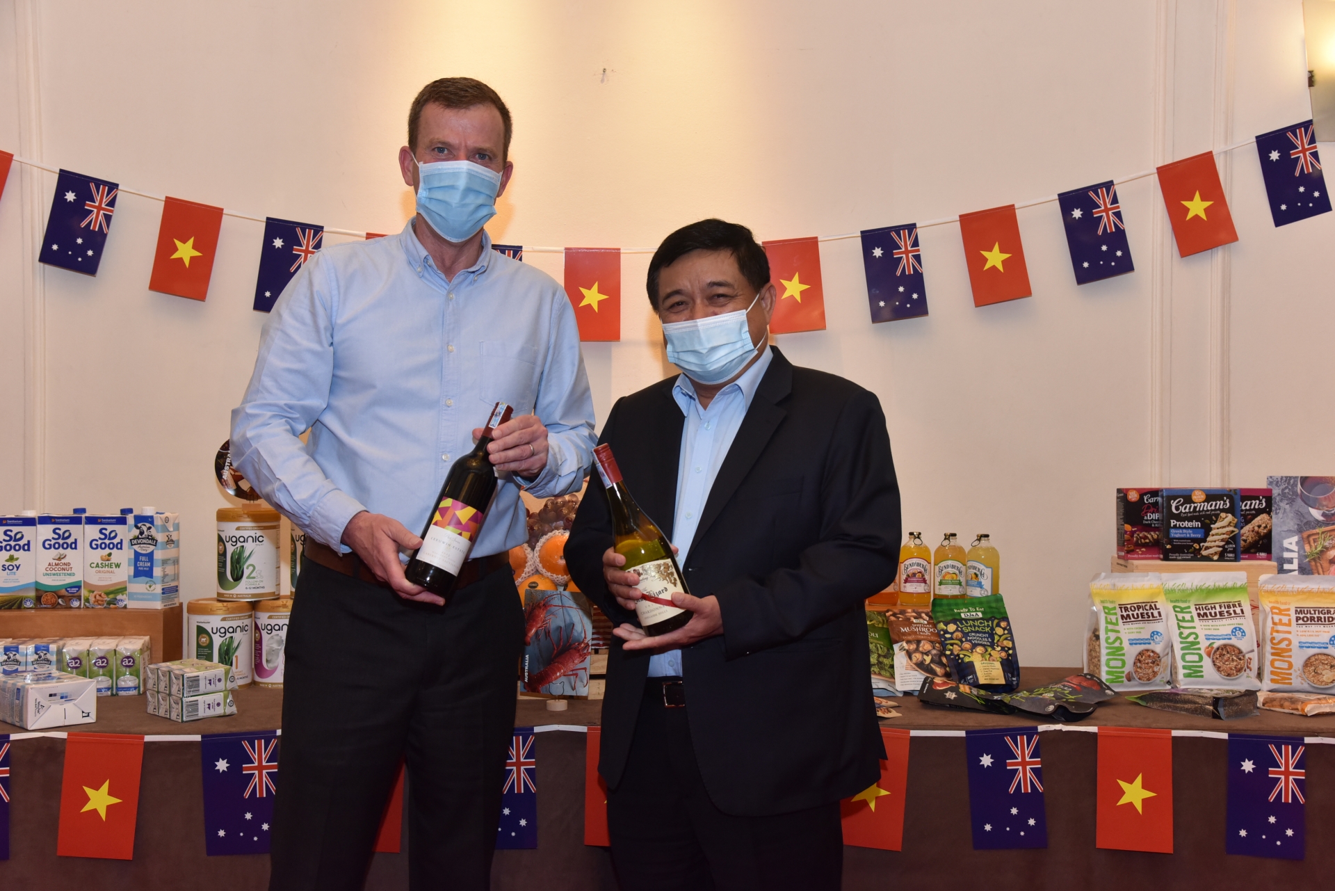 Australia donates nearly $30 million and 1.5 million vaccines to Vietnam