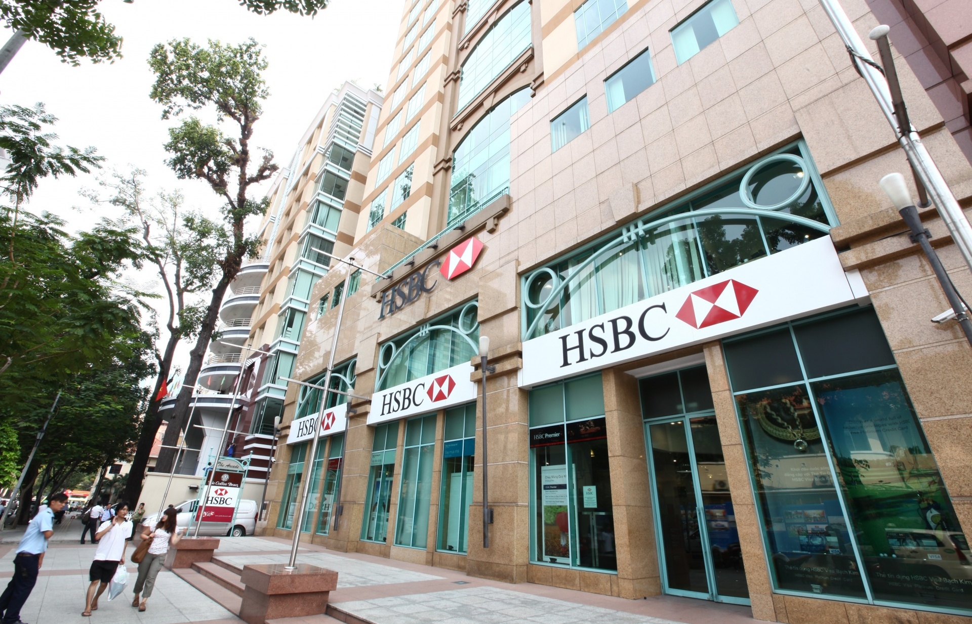 HSBC Vietnam deploys first green deposit for corporate clients