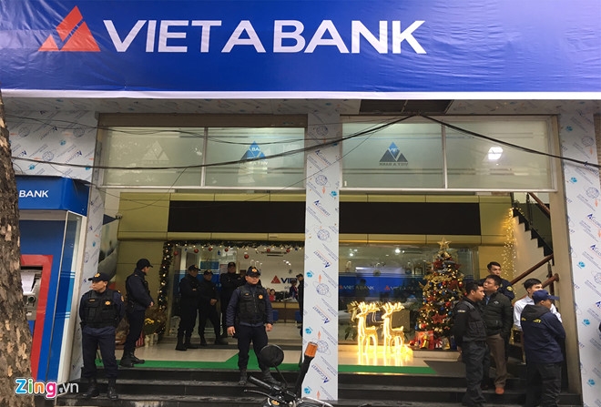 Two customers lose VND17 billion from VietABank savings books