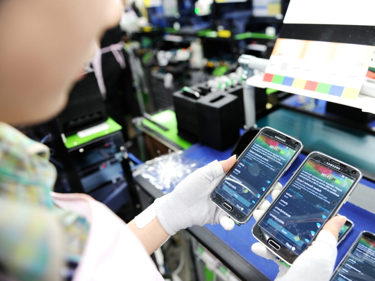 Samsung halts phone factory due to coronavirus infection