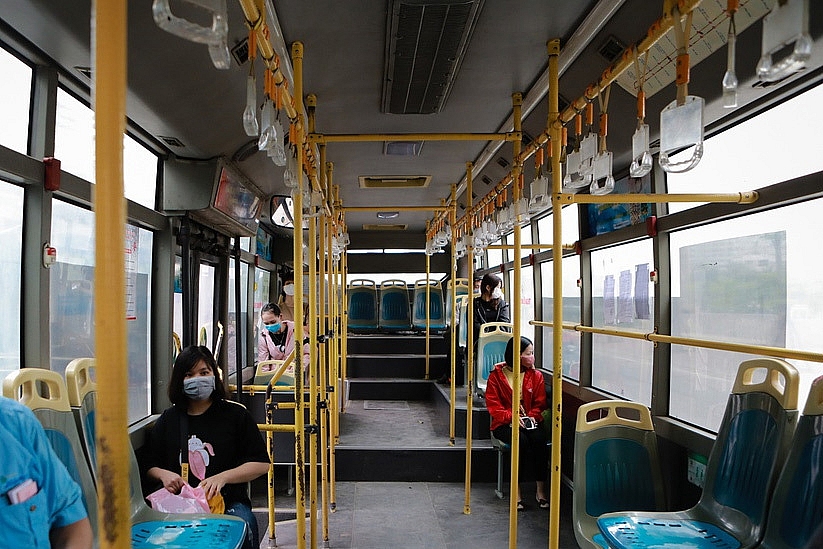 hanoi cuts bus service by 80 per cent to prevent covid 19