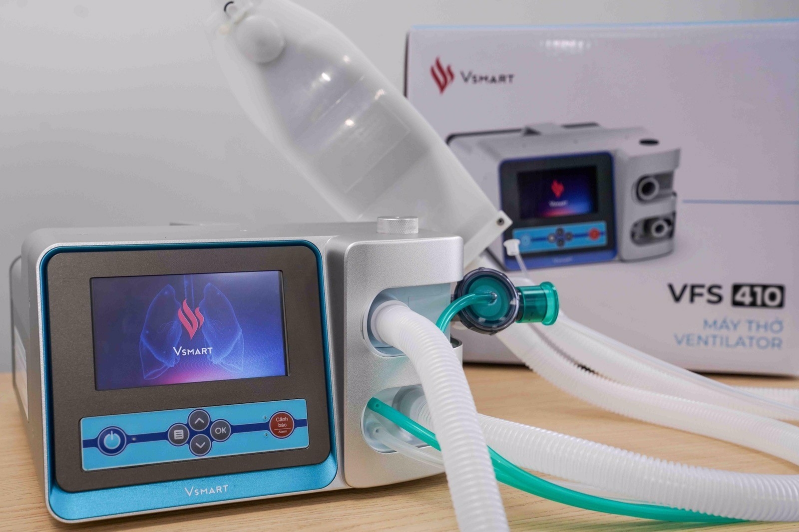 Vingroup completes two VSmart ventilator models for hostpital use