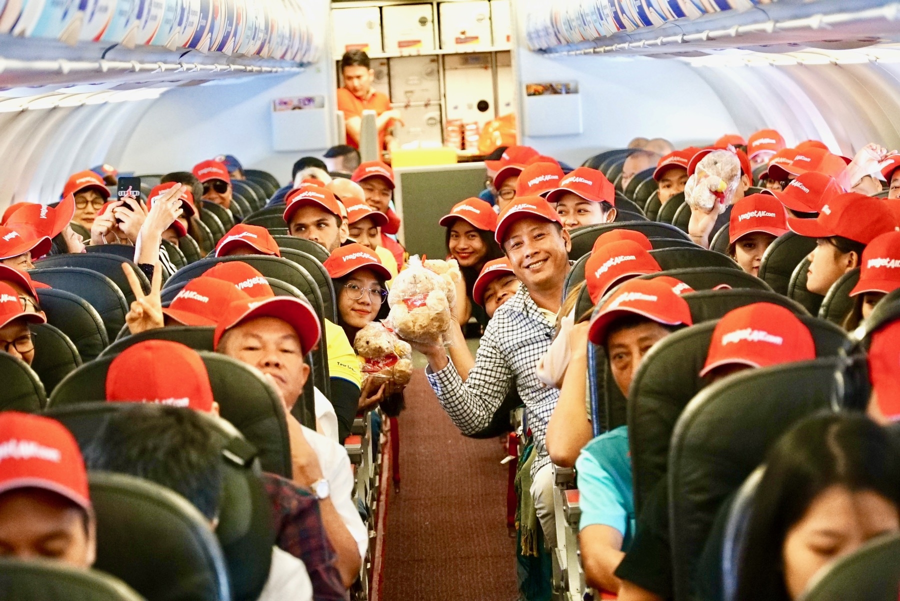 Vietjet returns to Vietnam's clear blue skies