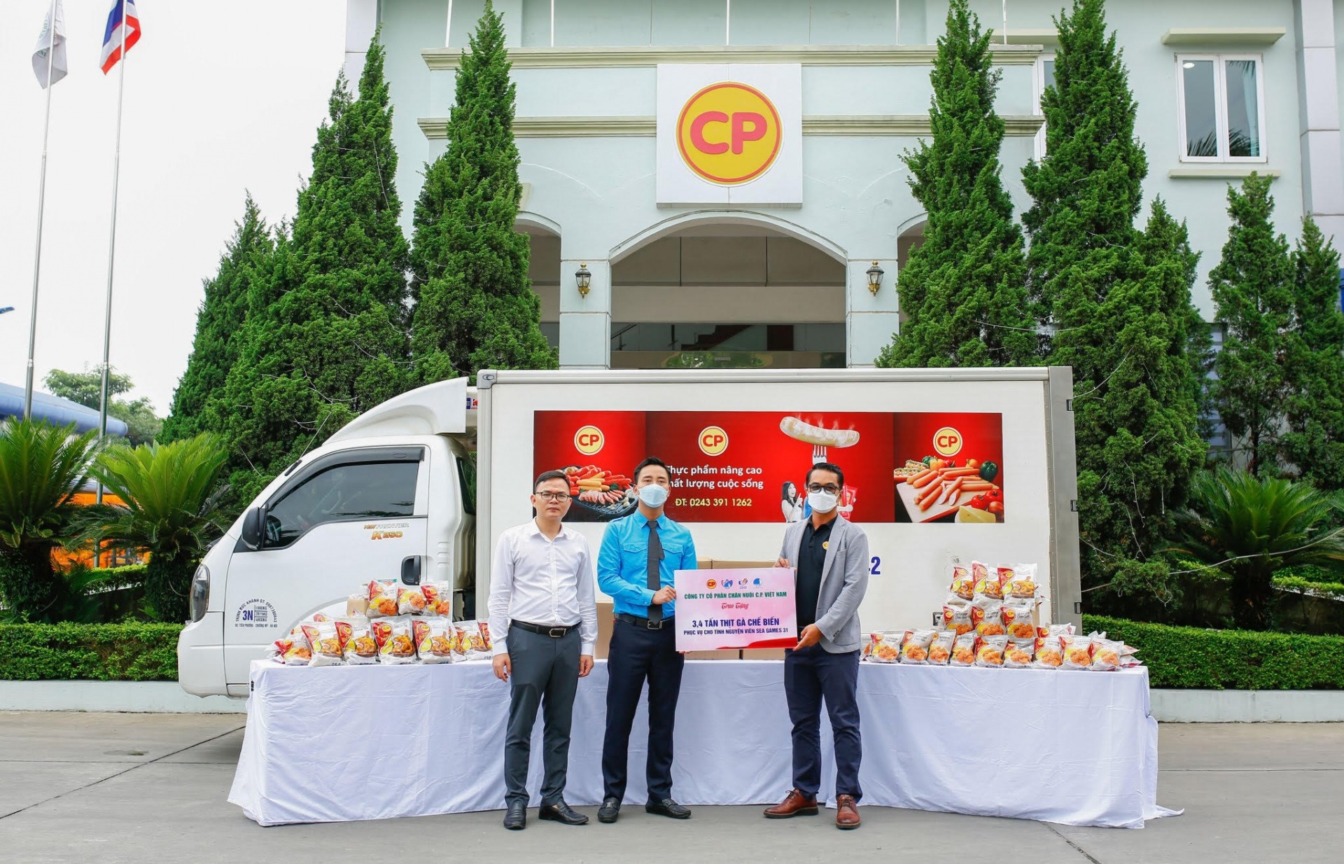 C.P. Vietnam supplies food for SEA Games' volunteers