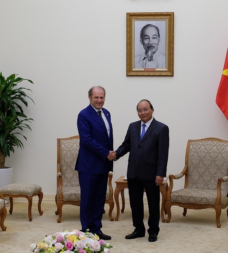 generali group ceo meets with prime minister nguyen xuan phuc
