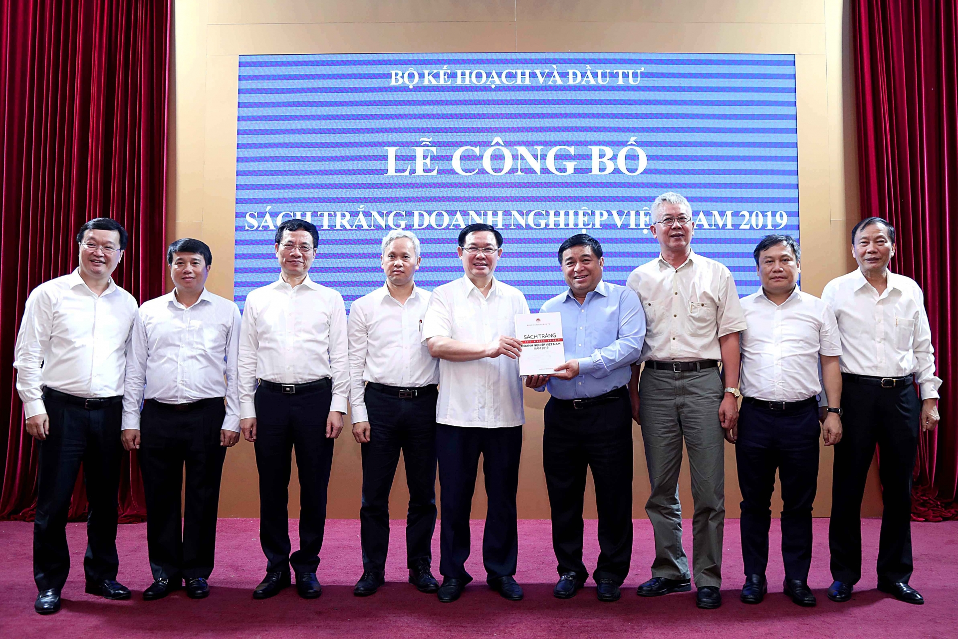 White Book on Vietnamese Enterprises launched for first time
