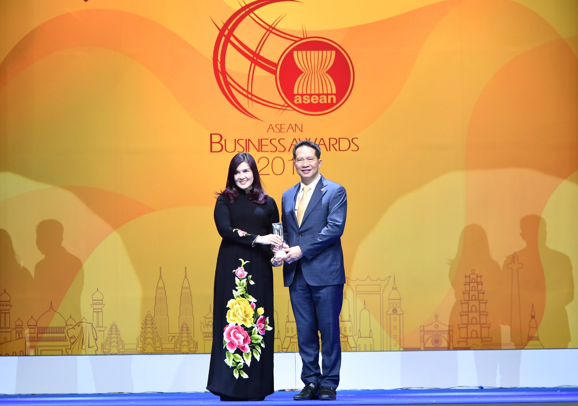 Vietjet named Best Aviation Enterprise 2019 at ASEAN Business Awards