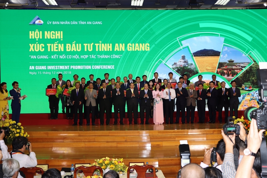 prime minister calls for more investors to an giang