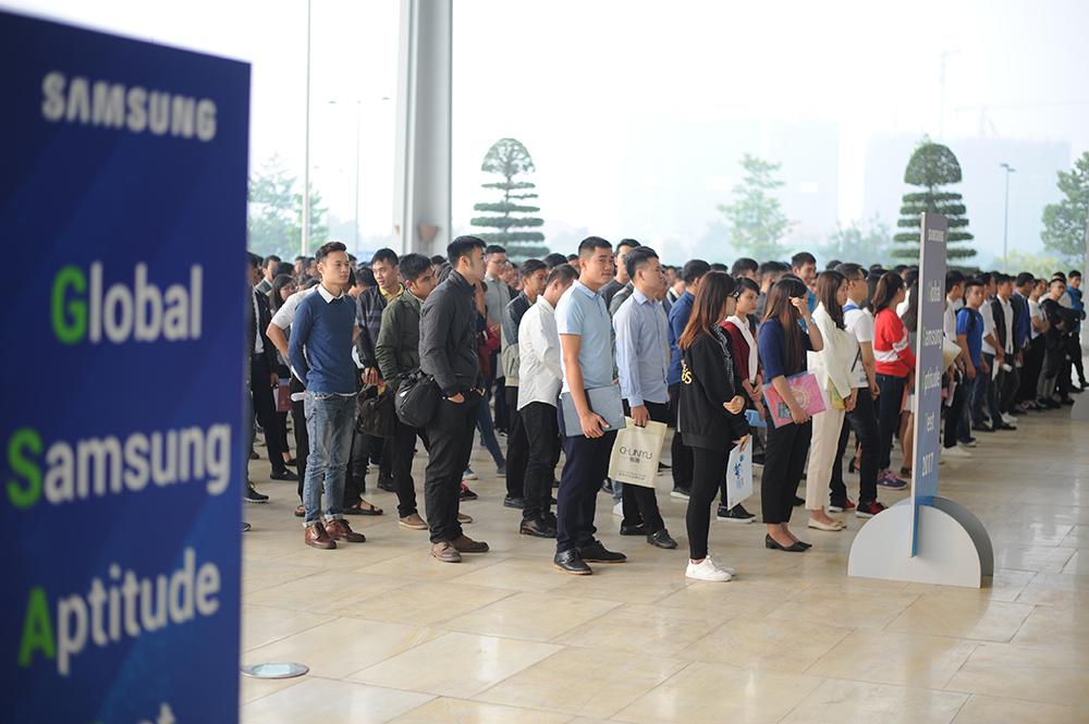 samsung vietnam organises 2017 recruitment test