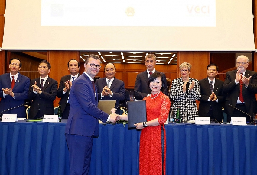 czech pm pledges support to bamboo airways prague vietnam route