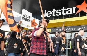 Qantas Airways at risk of troubles from subsidiary Jetstar Airways