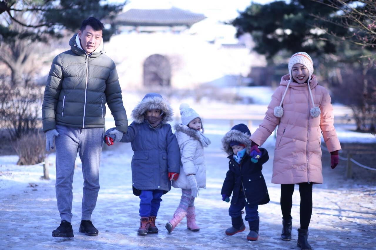 Hello World #4: Mummy, Daddy, take me to Korea!
