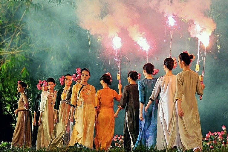 stunning and spectacular parades at hue festival 2020