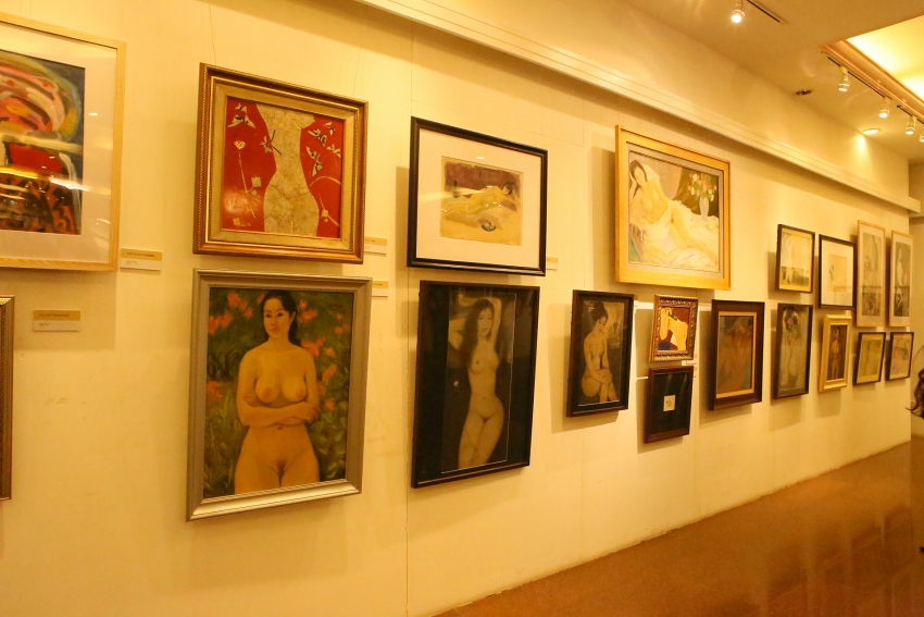 endless inspiration the first nude art exhibition opened in hanoi