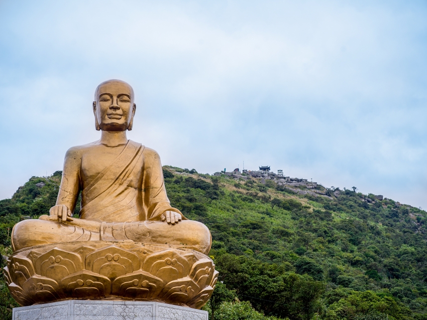 quang ninh offers promotions on buddha enlightened king memorial day