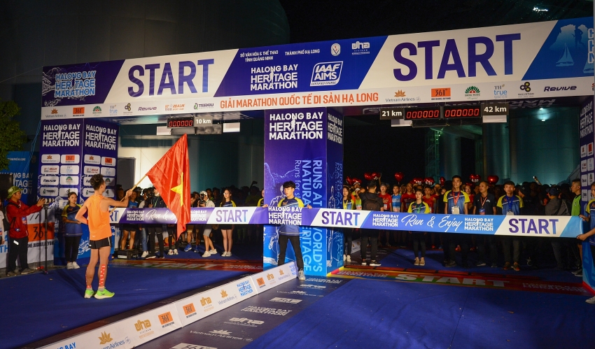 some 3000 runners take on halong heritage marathon