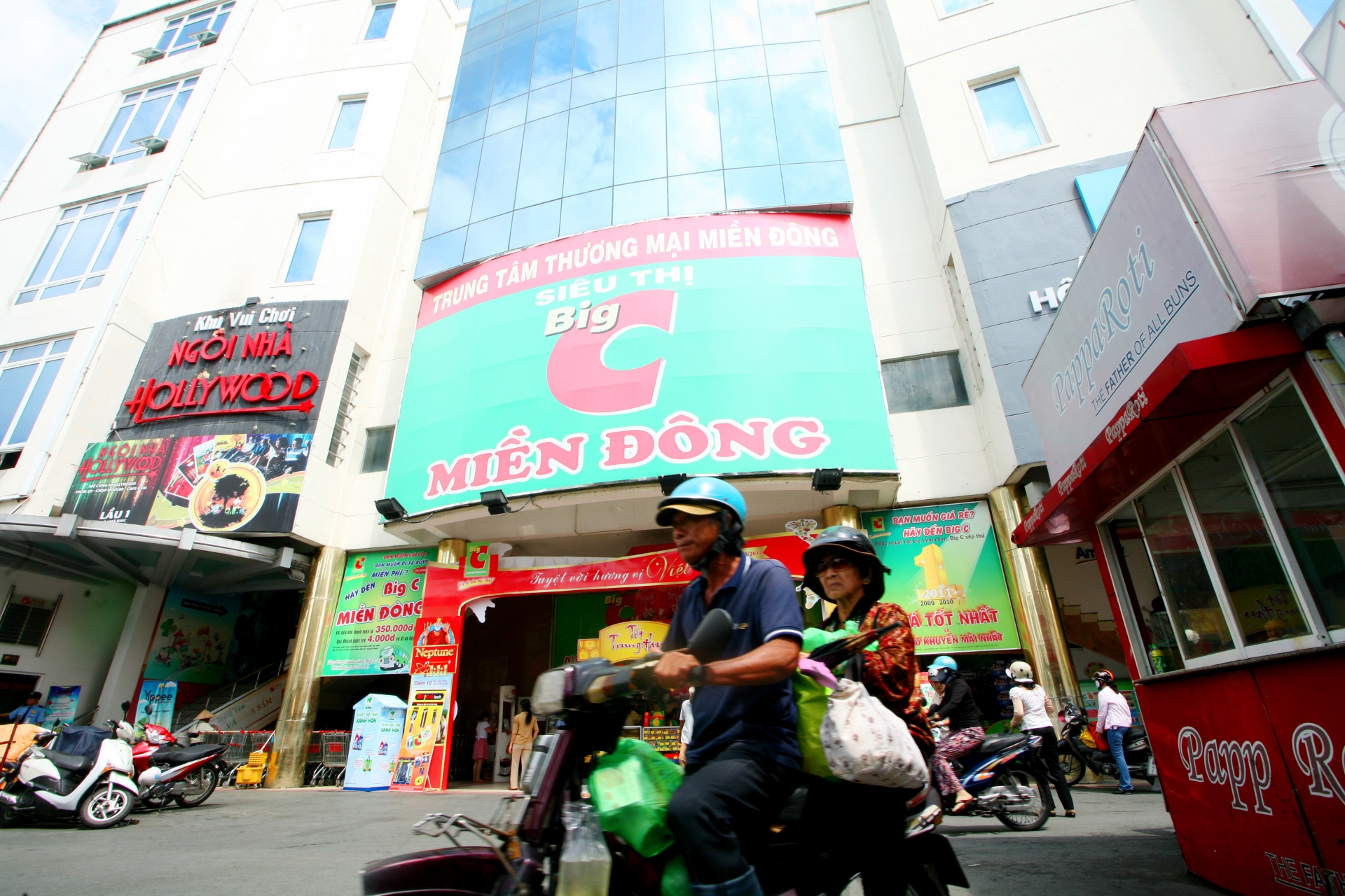 big c renamed to go and tops market in vietnam