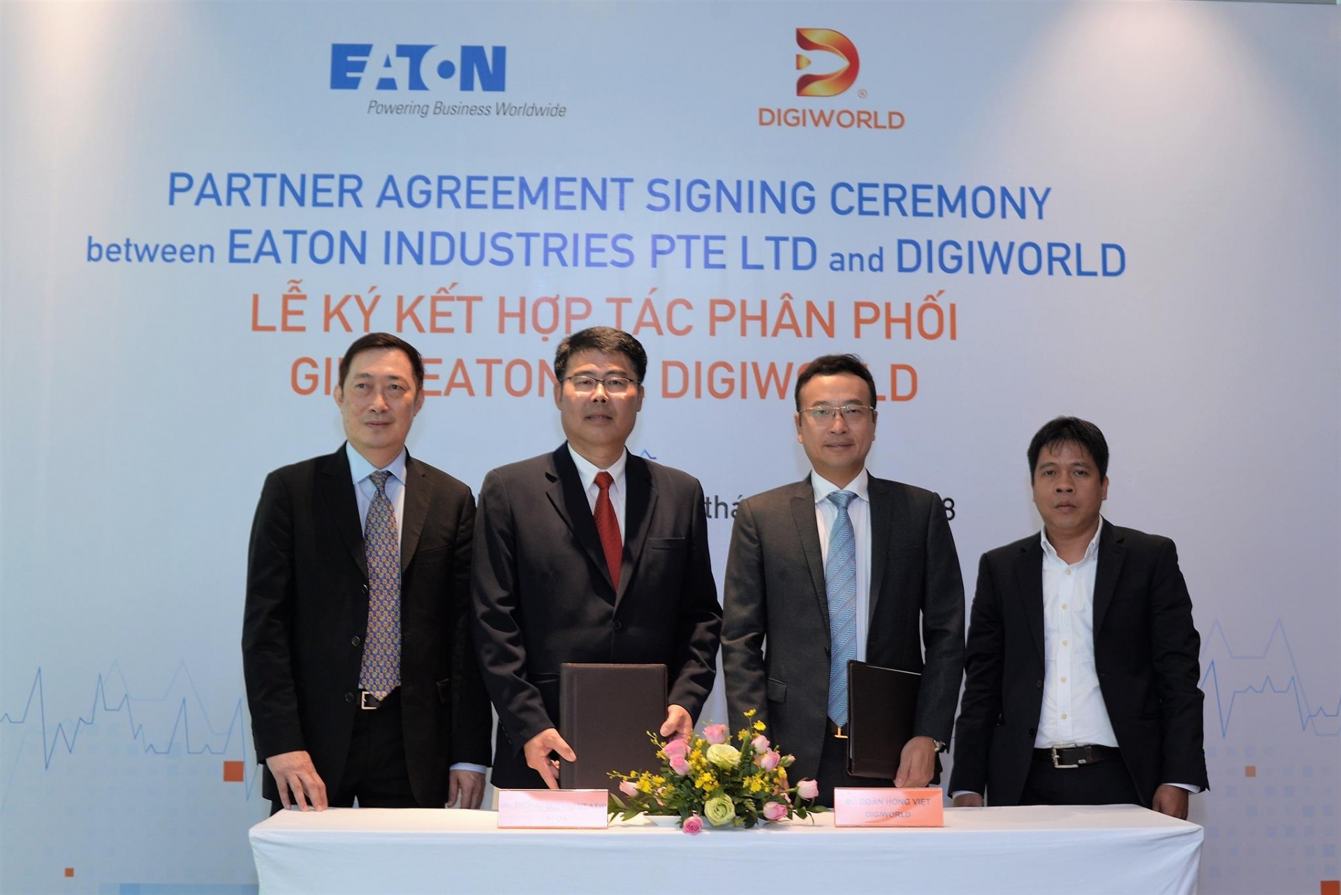 US' Eaton shakes hands with Digiworld