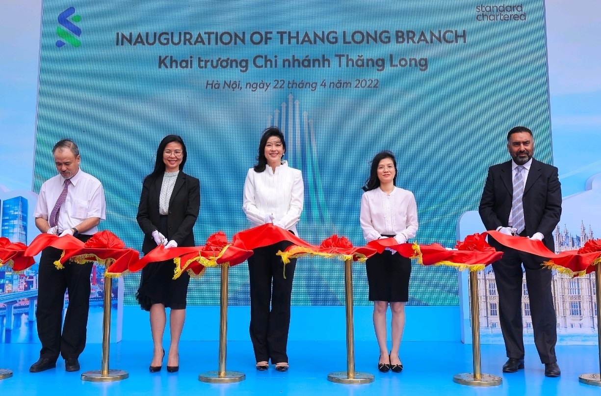 Standard Chartered Vietnam launches flagship Thang Long branch in in Hanoi