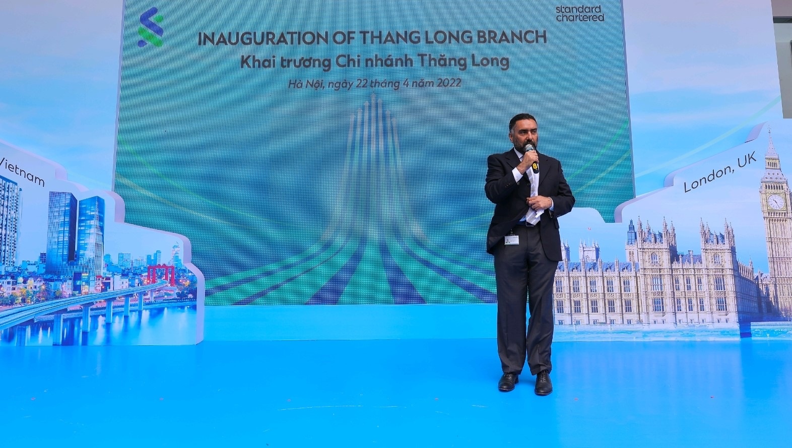 Standard Chartered Vietnam launches flagship Thang Long branch in in Hanoi