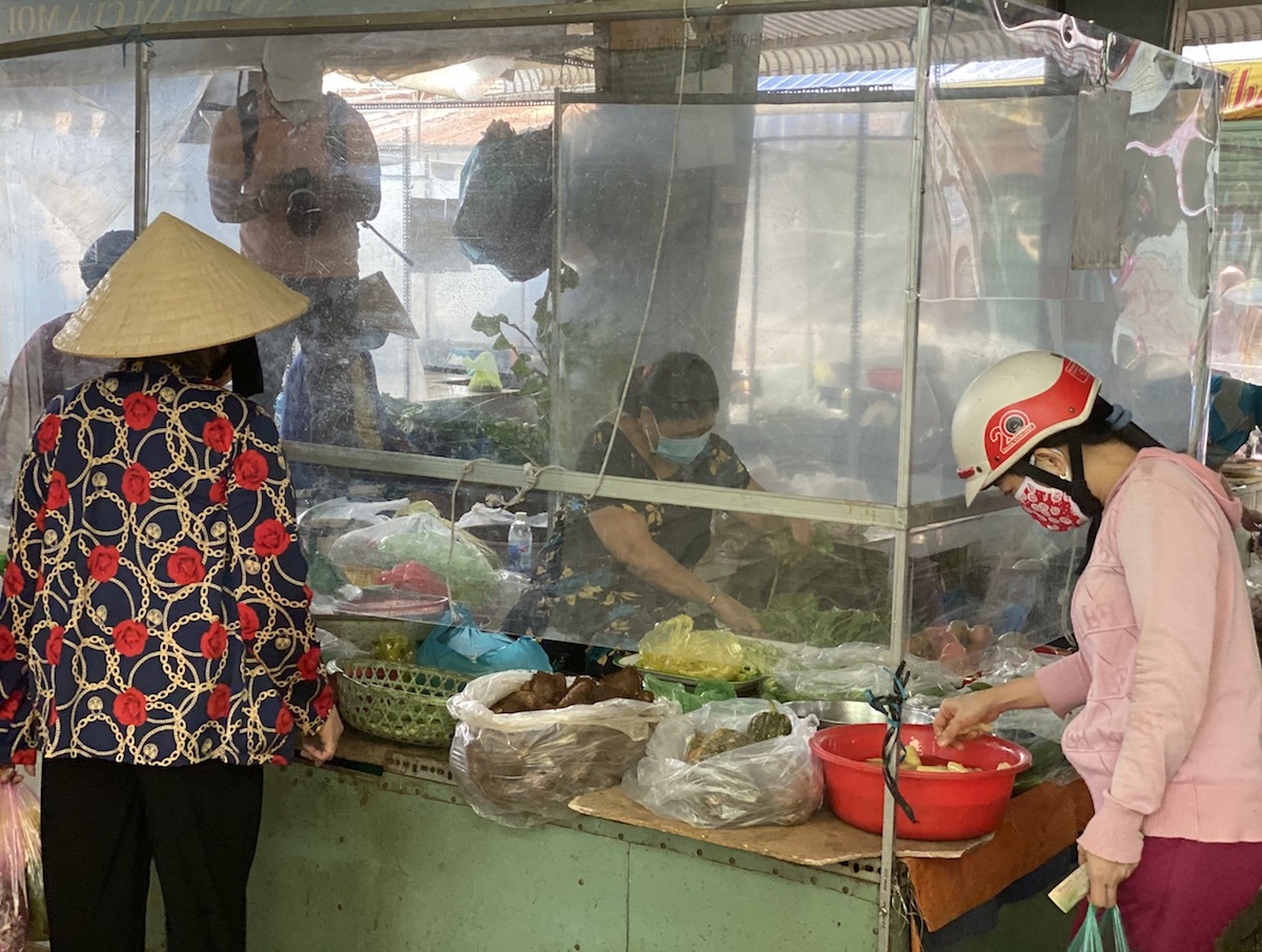Ho Chi Minh City will reopen the traditional markets to ease the lack of fresh food