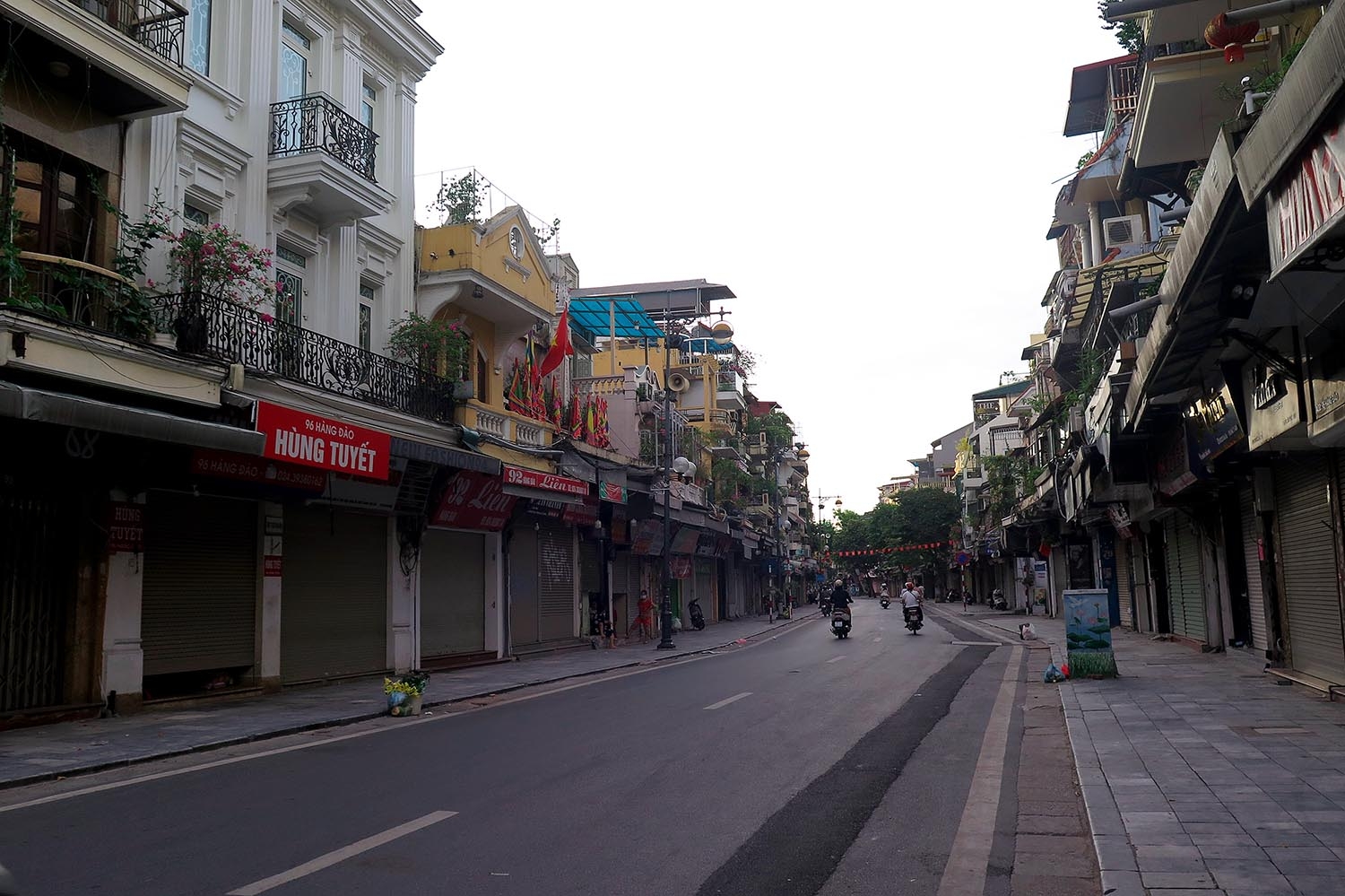 Social distancing empties out streets of Hanoi
