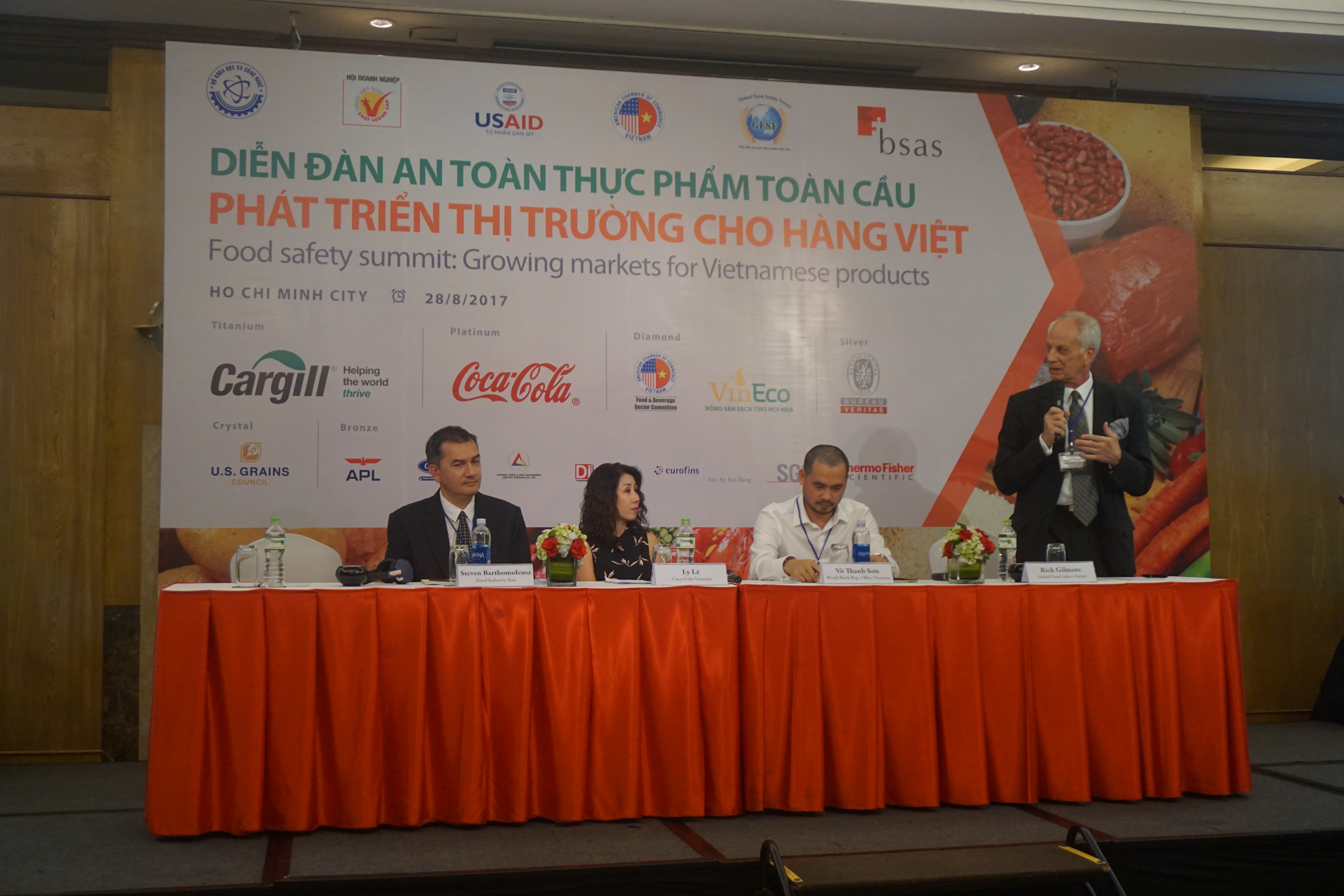 Vietnam needs to step up food safety system for agricultural products