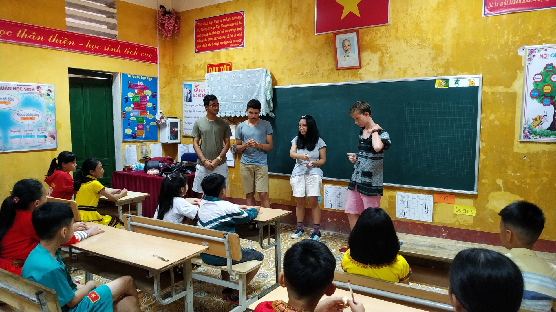 billionaire nguyen thi phuong thao holds talk with harrow school