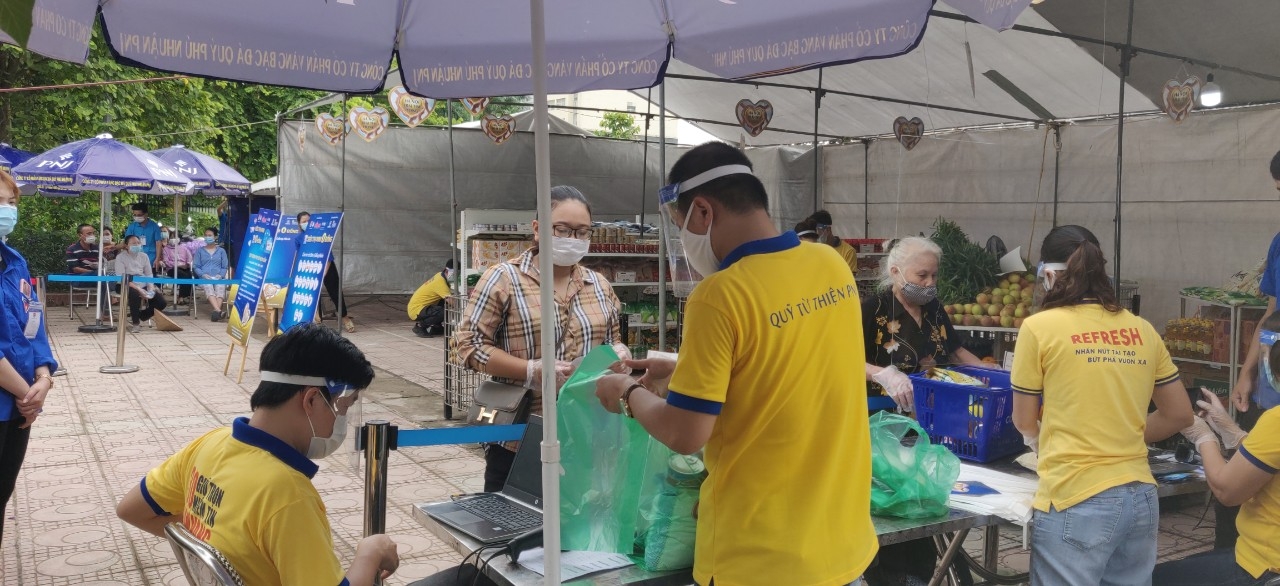 Mini zero dong supermarkets provide goods for the poor in Hanoi