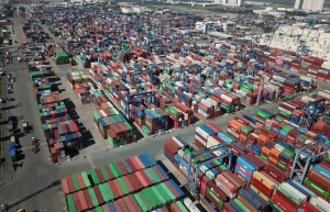 Cat Lai Port allows move shipments to other ports