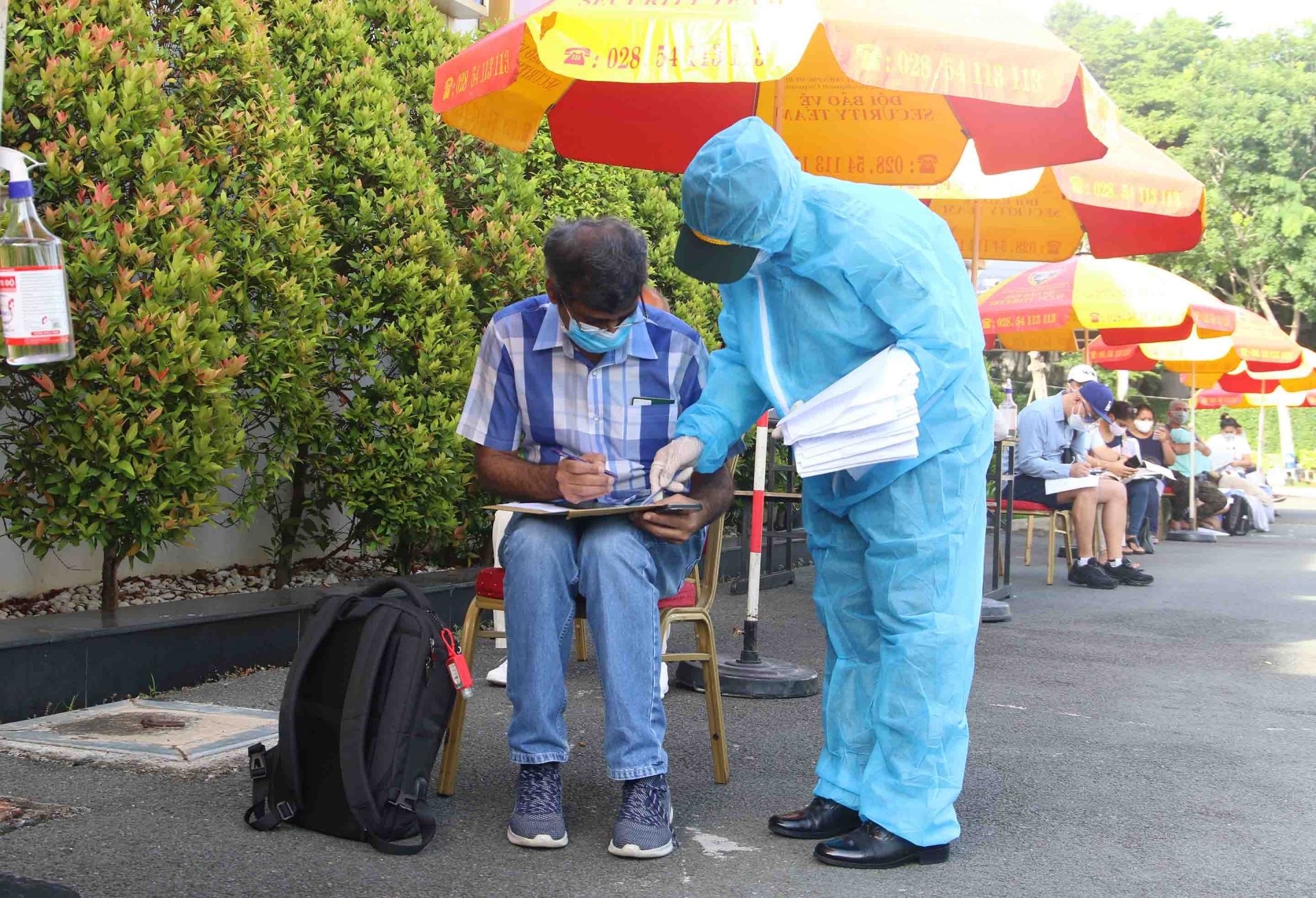 Ho Chi Minh City vaccinates nearly 18,000 foreigners from District 7