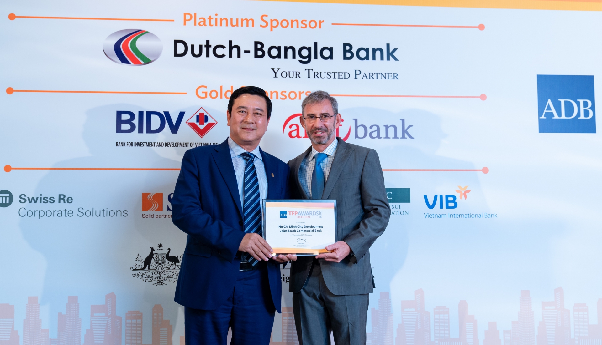 hdbank first vietnamese bank to receive green deal award from adb