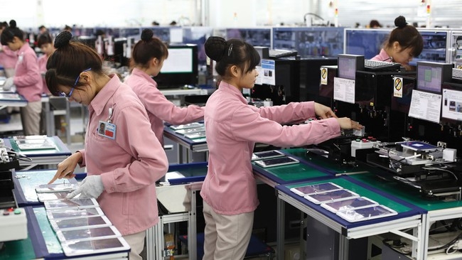 Samsung mulls ramping up production in Vietnam to meet soaring demand for foldables