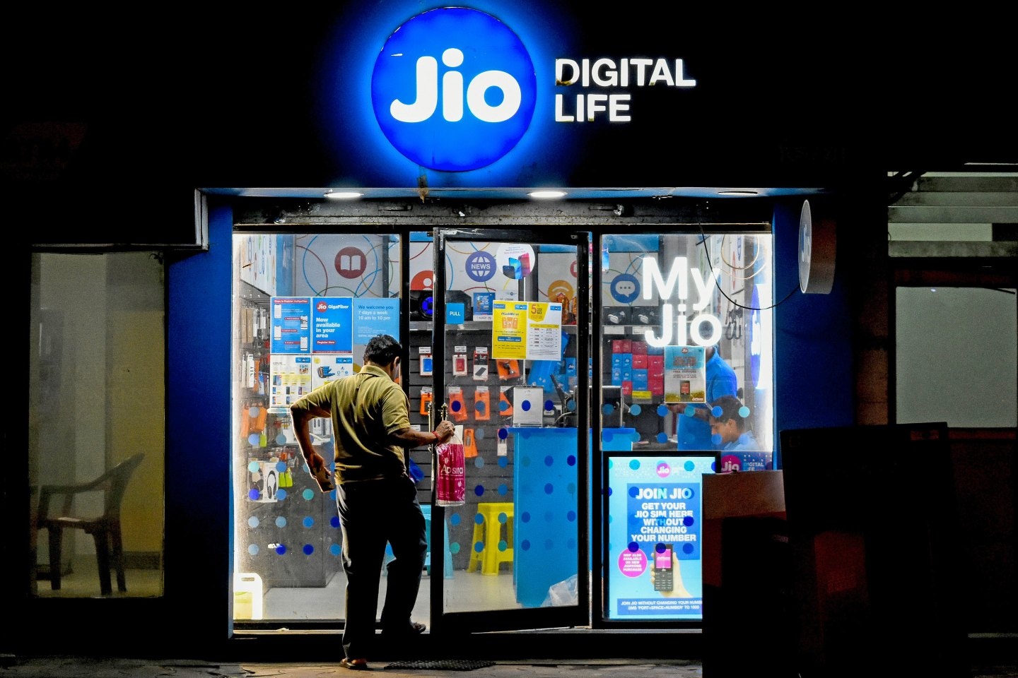 After acquisition of Mobicast and Reddi, can Masan become the “Reliance Jio” of Vietnam?