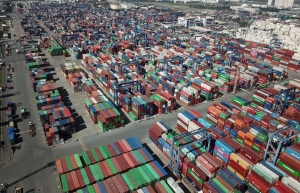 Ho Chi Minh City mulling delaying seaport fee collection