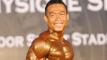 anh thong goes for gold at bodybuilding championship