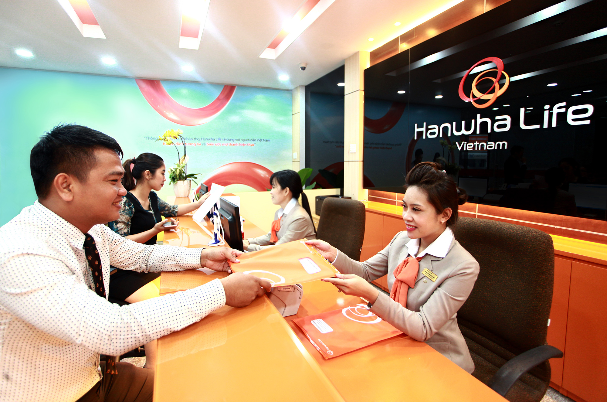 Hanwha Life Vietnam opens 100th customer service center