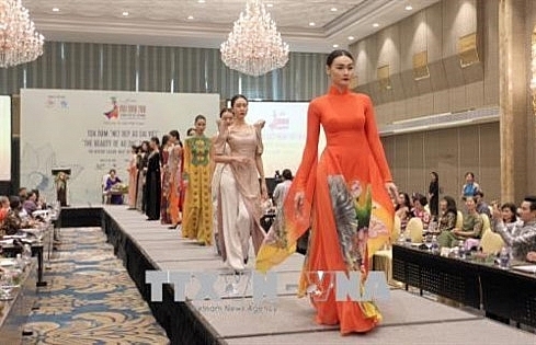 Charm of traditional Ao Dai highlighted at HCMC talks