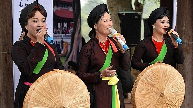 savouring the beautiful melodies of quan ho singing at lim festival