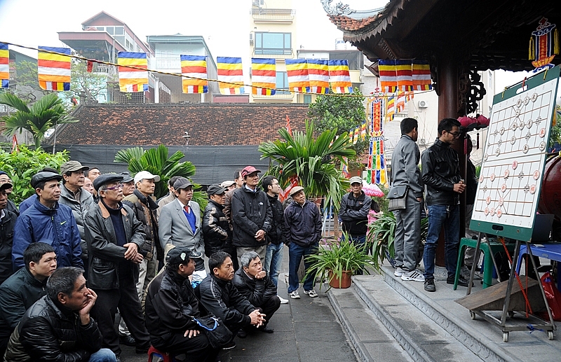 xiangqi festival at vua pagoda attracts crowds