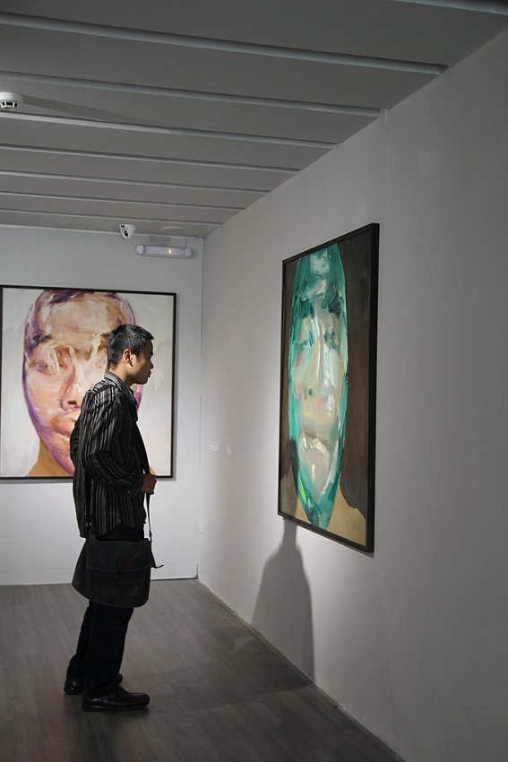 artist explores the soul through distorted faces