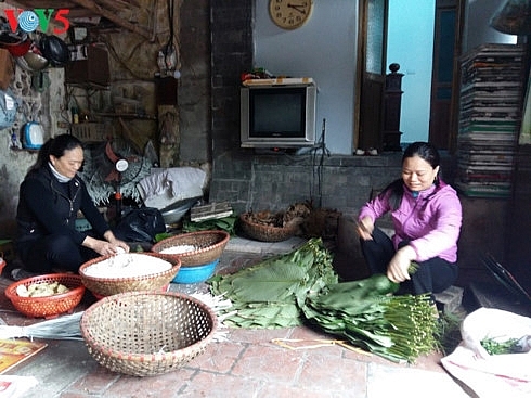 dam village makes chung cake cassava vermicelli