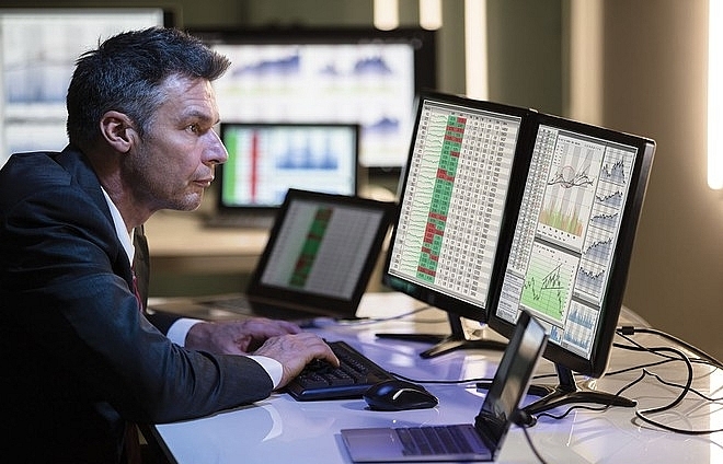 Foreign investors withdraw hundreds of millions of dollars from local stock exchange