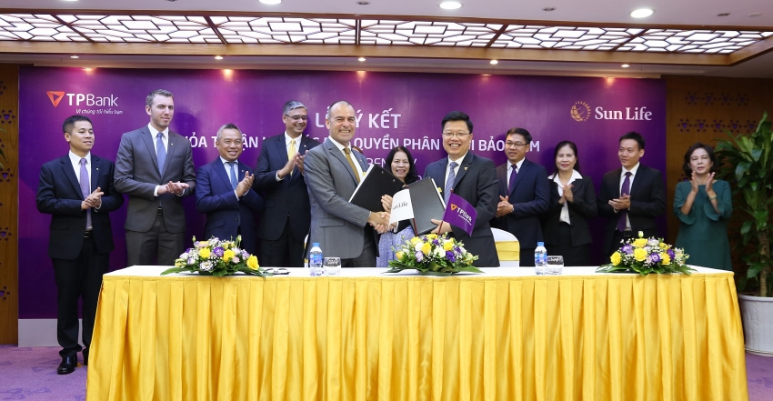 sun life vietnam and tpbank announce exclusive bancassurance agreement in vietnam
